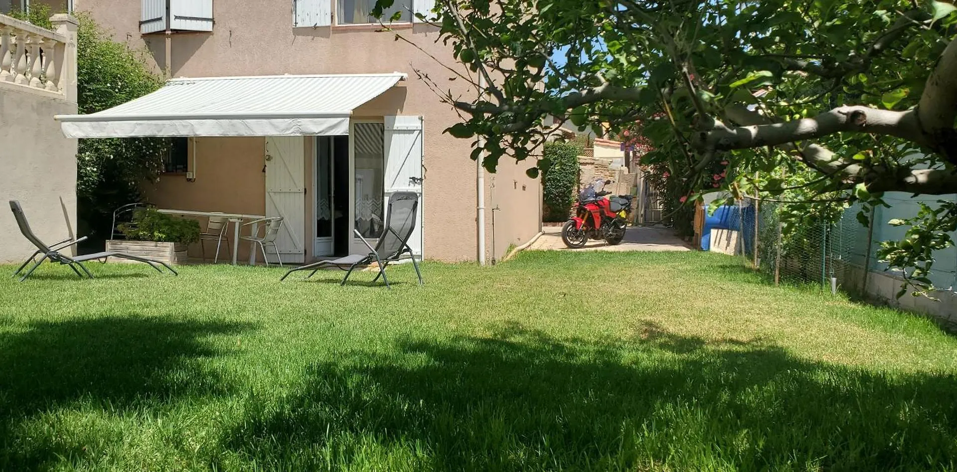 Jolie Studio En Rez De Jardin A L'Estaque Mourepiane Marseille