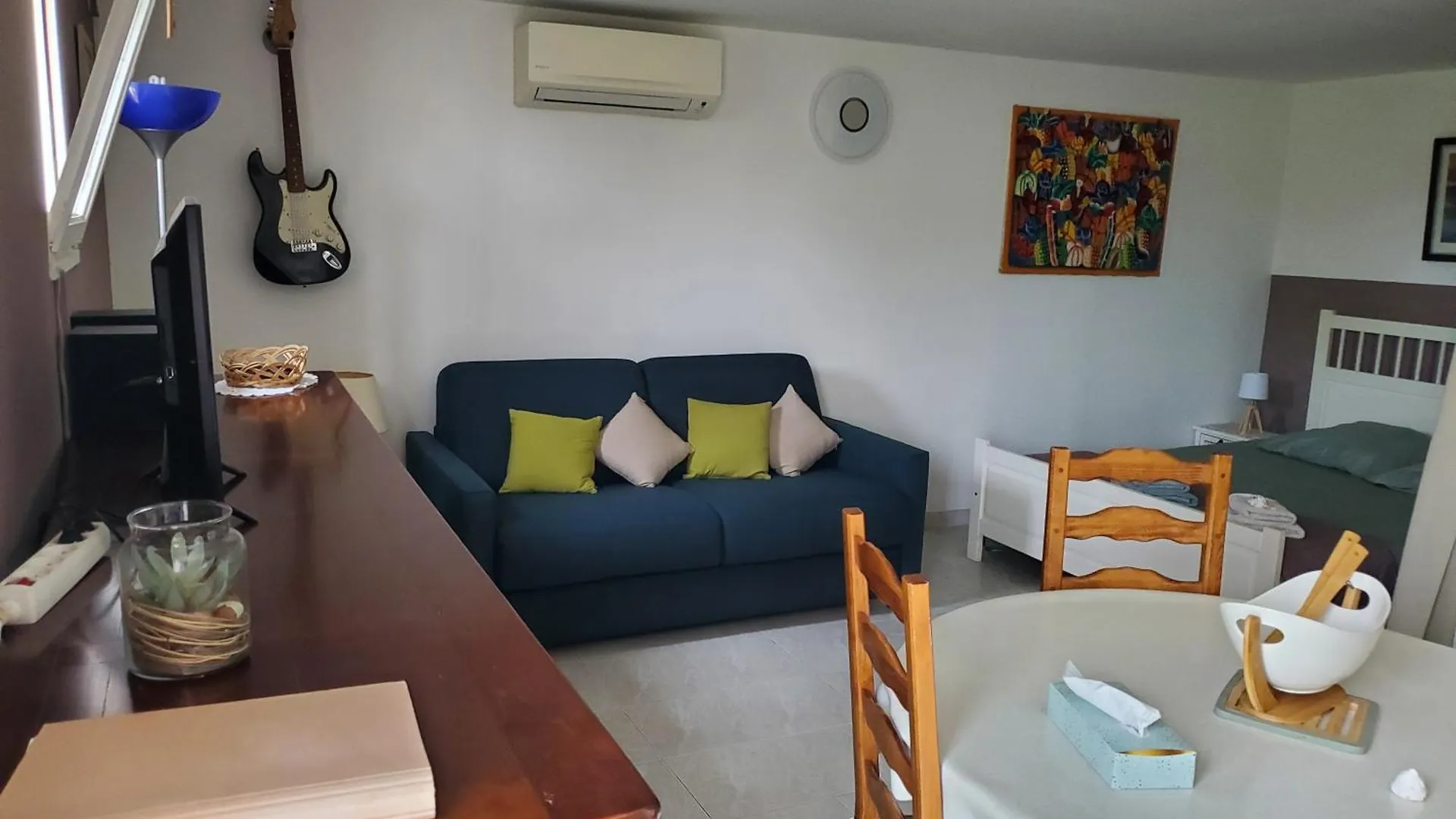 Apartment Jolie Studio En Rez De Jardin A L'Estaque Mourepiane Marseille France